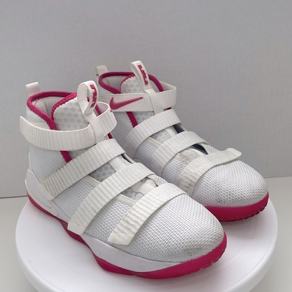 Nike 'Lebron Soldier 11' Kay Yow GS Shoes 918369-102 White Pink Cancer Sz 3Y - Picture 2 of 13